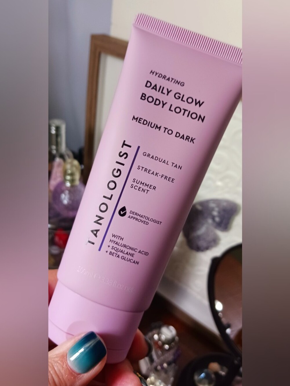 TANOLOGIST Hydrating Daily Glow Body Lotion, Med to Dark Gradual, 3.38oz, NWOT
